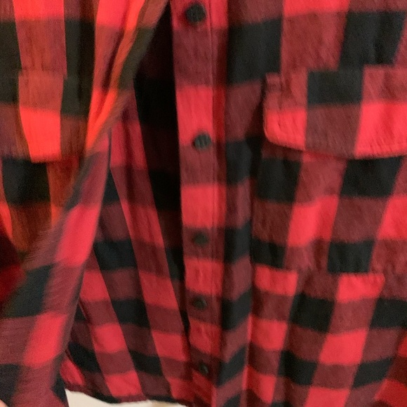 Red & Black plaid pattern button up, crop fit - Picture 4 of 5